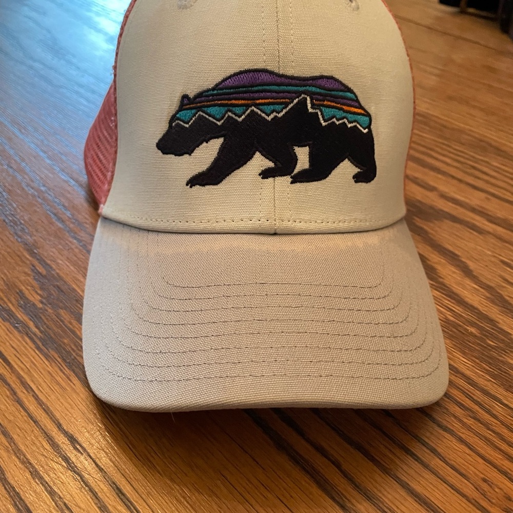 Patagonia Kids Beige and Pink Bear Patch Trucker Hat